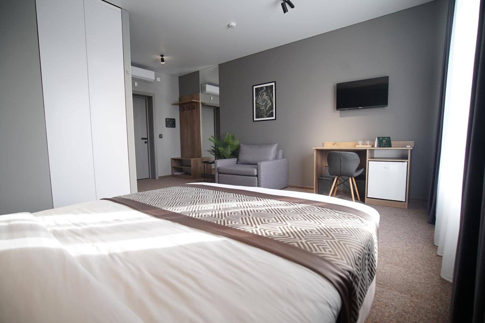 Hide Park Hotel Виниця Екстериор снимка