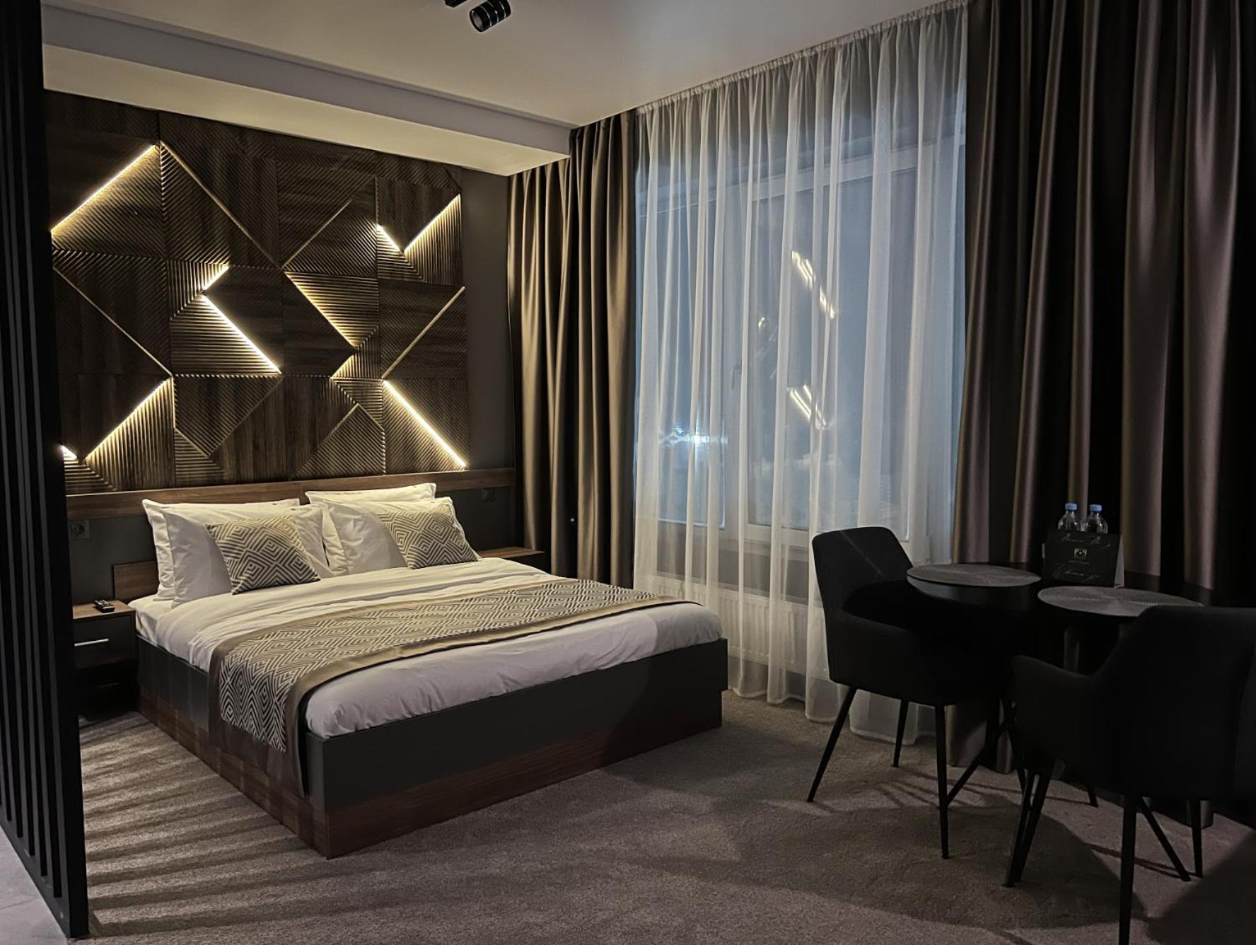 Hide Park Hotel Виниця Екстериор снимка