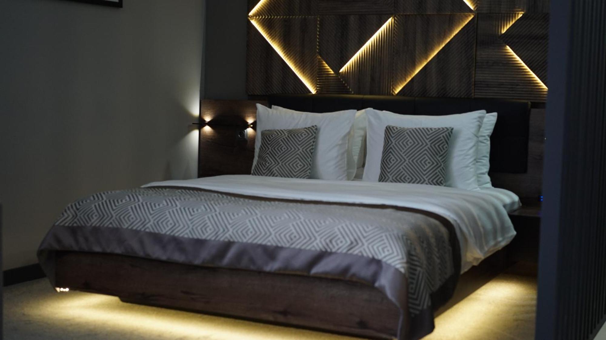 Hide Park Hotel Виниця Екстериор снимка