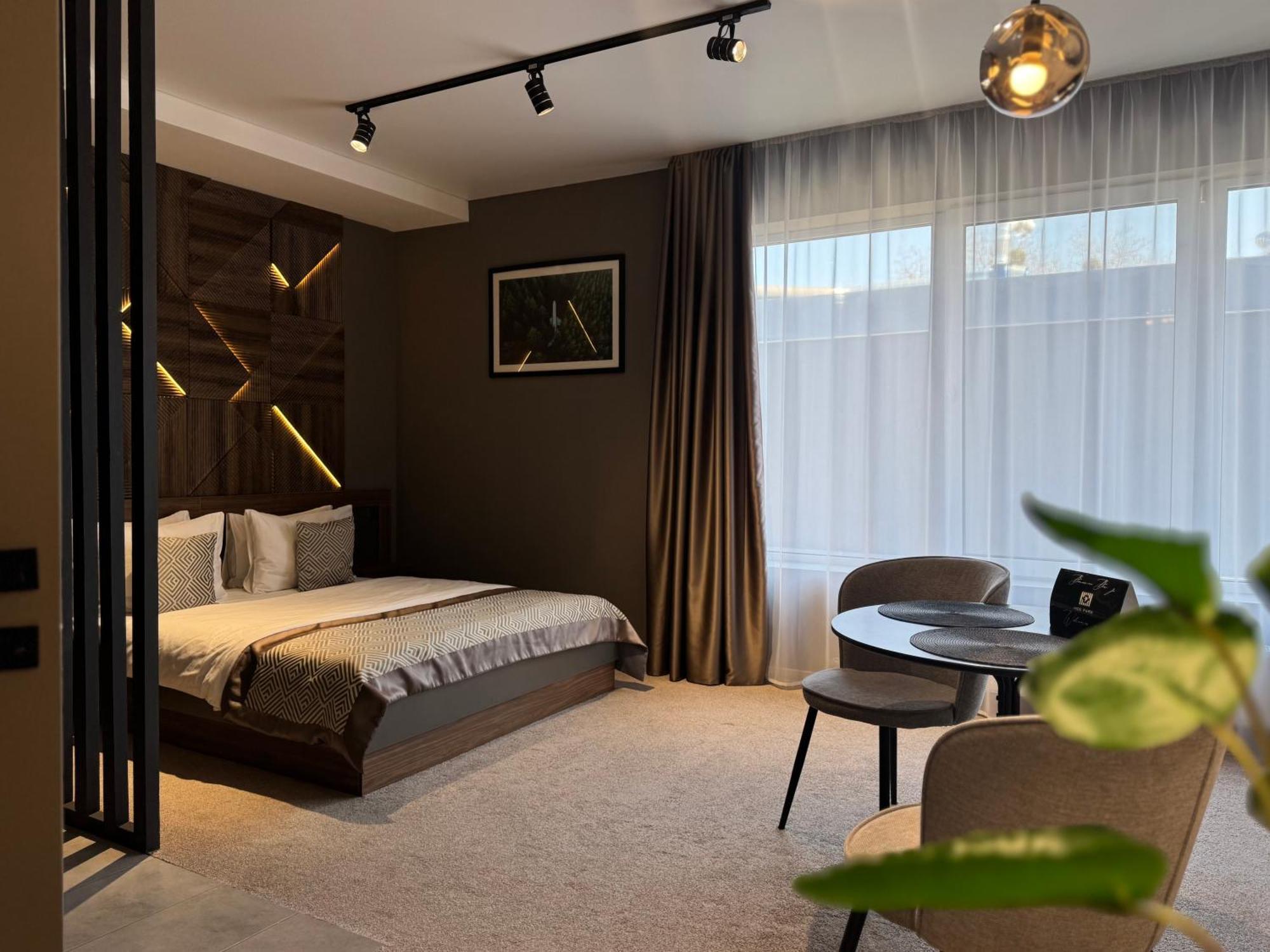 Hide Park Hotel Виниця Екстериор снимка