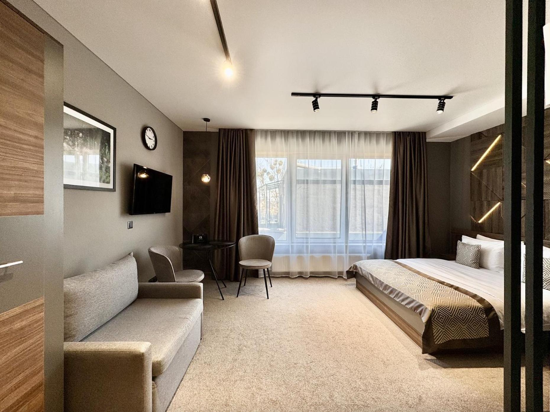 Hide Park Hotel Виниця Екстериор снимка